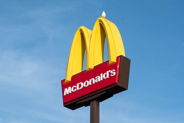 McDonald's Supply Chain Issues and Process 2 McDonald's supply chain has been consistent in providing its restaurants with the ingredients needed for meeting customer demands.